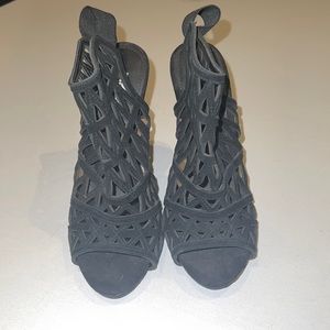 New Steve Madden Bratt Heels size 8